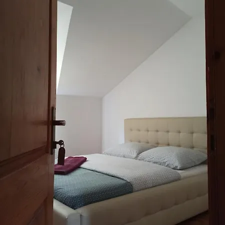 Prenociste Estrada Gæstehus Cazin